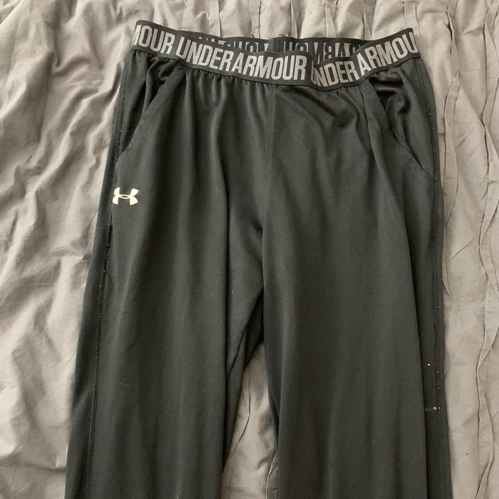 Black under armour jogging pants